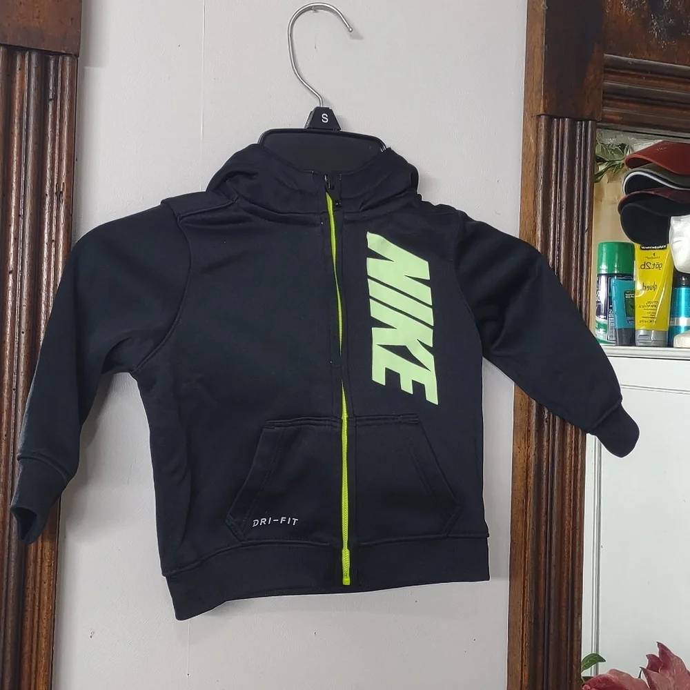 Nike jacket for boys size 6/9M